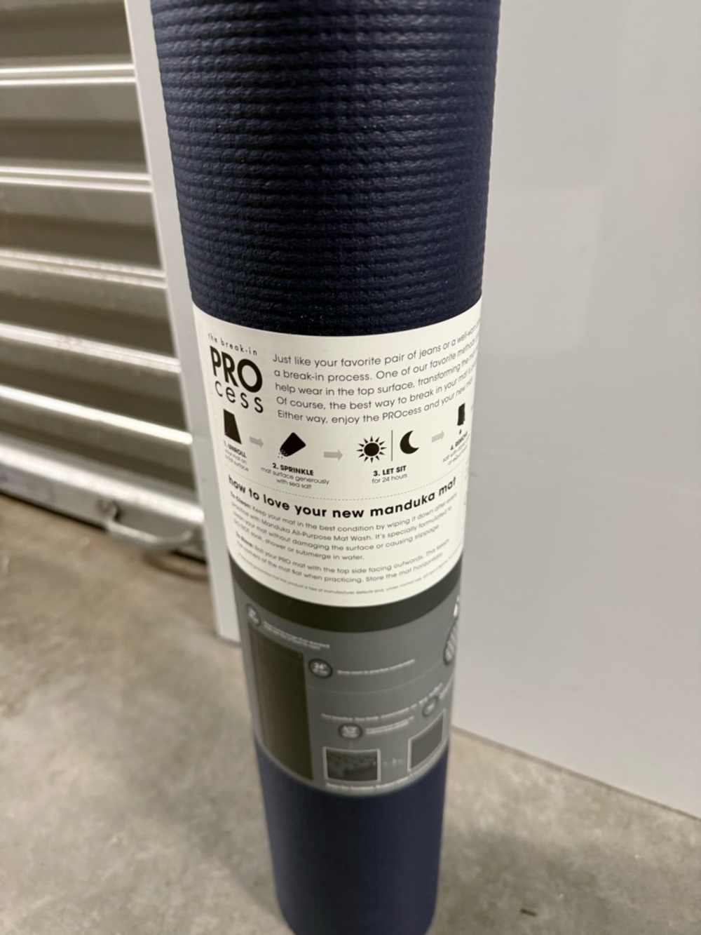 manduka PROlite Yoga Mat in Navy with Red Logo - Picture 2 of 3
